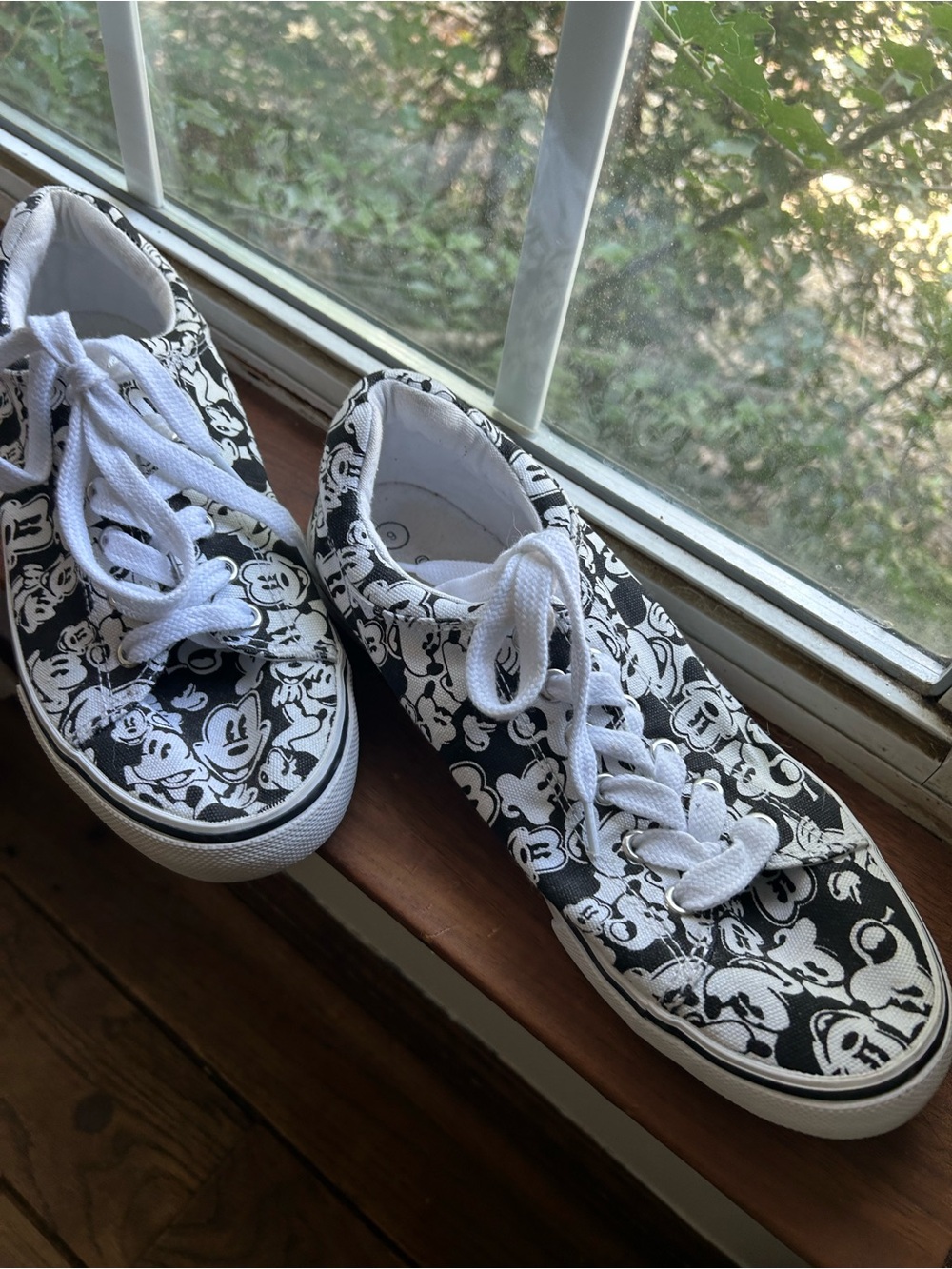 Women’s Disney Mickey Mouse Canvas Sneakers